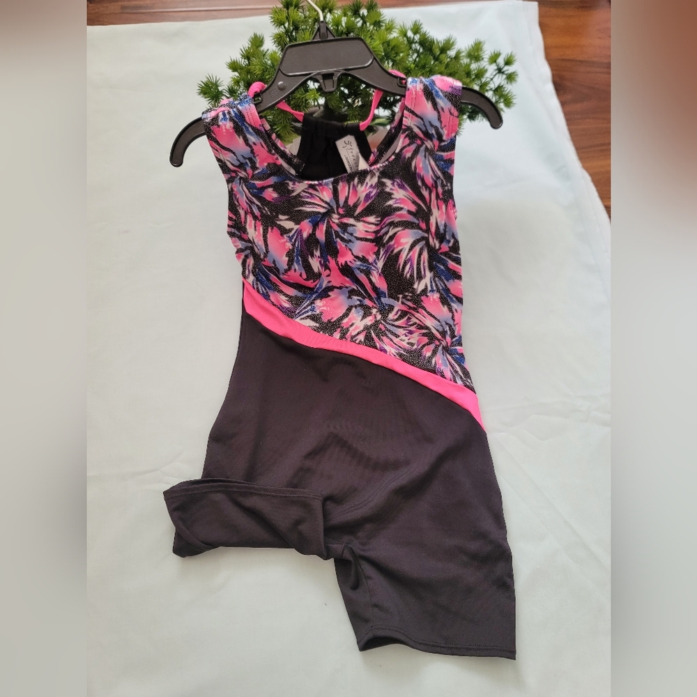 Stylish Black and Pink Women's Top For Girls Who Like To Practice Gymnastics.